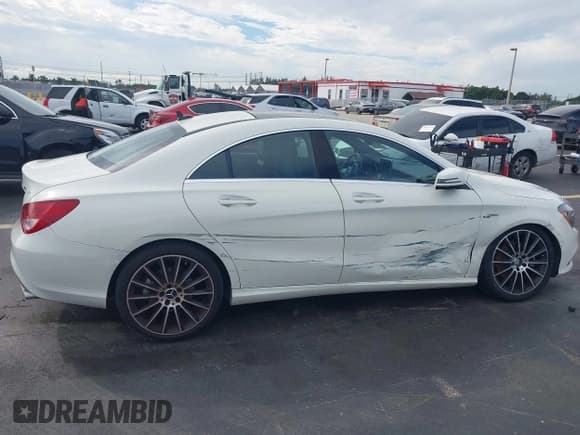 ✅ 2015 Mercedes-Benz CLA 250 • VIN: WDDSJ4EB6FN171344 • Lot: 43605743. Wystawiony na IAAI z przebiegiem 49 120 mil. Bezpłatny archiwum sprzedaży aukcyjnych z USA i szczegółowy raport historii pojazdu na DreamBid. Zdjęcie 19.
