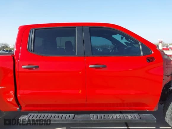 ✅ 2023 Chevrolet Silverado 1500 Custom Trail Boss • VIN: 3GCPDCEK5PG122180 • Lot: 41702357. Wystawiony na IAAI z przebiegiem 40 957 mil. Bezpłatny archiwum sprzedaży aukcyjnych z USA i szczegółowy raport historii pojazdu na DreamBid. Zdjęcie 14.