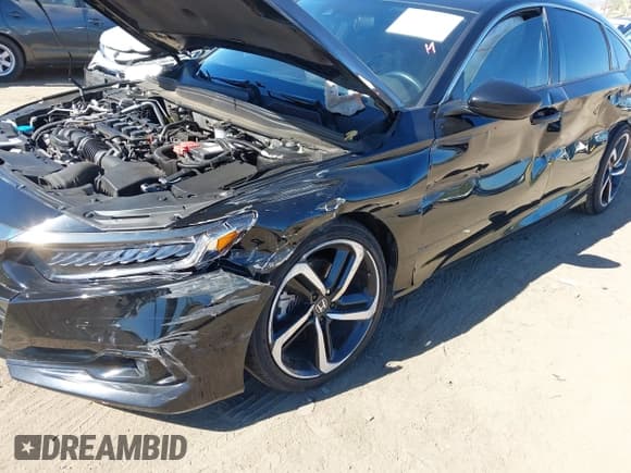 ✅ 2022 Honda Accord Sport • VIN: 1HGCV1F32NA067997 • Lot: 43557621. Wystawiony na IAAI z przebiegiem 57 144 mil. Bezpłatny archiwum sprzedaży aukcyjnych z USA i szczegółowy raport historii pojazdu na DreamBid. Zdjęcie 6.