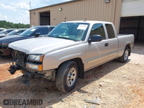 ✅ 2005 Chevrolet Silverado 1500 LS • VIN: 2GCEC19T451100100 • Lot: 42741900. Wystawiony na IAAI z przebiegiem 133 300 mil mil. Skorzystaj z bezpłatnego archiwum sprzedaży aukcyjnych z USA i zobacz szczegółowy raport historii pojazdu na DreamBid. Zdjęcie 2.