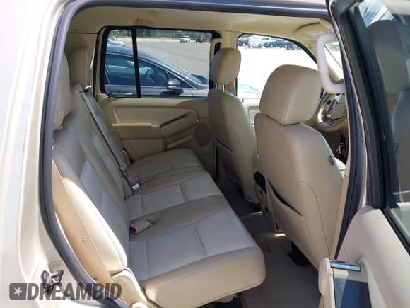 ✅ 2006 Ford Explorer XLT • VIN: 1FMEU63E46UB24953 • Lot: 42220950. Wystawiony na IAAI z przebiegiem 57 493 mil. Bezpłatny archiwum sprzedaży aukcyjnych z USA i szczegółowy raport historii pojazdu na DreamBid. Zdjęcie 8.