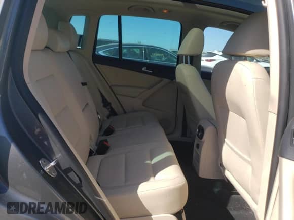 2013 Volkswagen Tiguan SE z VIN WVGAV7AX7DW018388, wystawiony jako Copart lot #56188045 z przebiegiem 98 066 mil mil oraz Szkoda całkowita • Salvage title. Historia ofert i sprzedaży dostępna na DreamBid. Obrazek 10.