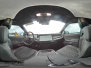 ✅ 2022 Rivian R1T Adventure • VIN: 7FCTGAAA3NN015635 • Lot: 62676854. Wystawiony na Copart z przebiegiem 10 608 mil. Bezpłatny archiwum sprzedaży aukcyjnych z USA i szczegółowy raport historii pojazdu na DreamBid. Zdjęcie 13.