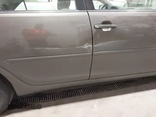 ✅ 2004 Toyota Camry LE • VIN: 4T1BE32KX4U800521 • Lot: 43511700. Wystawiony na IAAI z przebiegiem 243 879 mil. Bezpłatny archiwum sprzedaży aukcyjnych z USA i szczegółowy raport historii pojazdu na DreamBid. Zdjęcie 6.