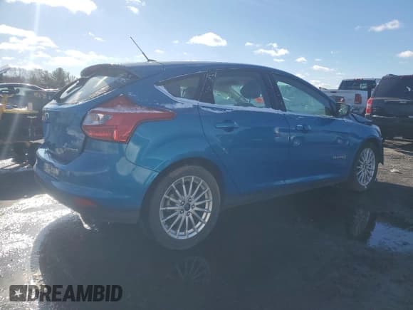 ✅ 2012 Ford Focus Electric • VIN: 1FAHP3R45CL411604 • Лот: 86098674. Опубликован ранее на Copart с пробегом Не указан. Бесплатный доступ к архиву аукционных продаж из США и подробный отчёт об истории автомобиля на DreamBid. Изображение 3.