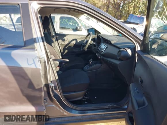 ✅ 2024 Nissan Kicks S • VIN: 3N1CP5BV7RL479664 • Лот: 43567332. Опубликован ранее на IAAI с пробегом 33 914 миль. Бесплатный доступ к архиву аукционных продаж из США и подробный отчёт об истории автомобиля на DreamBid. Изображение 5.