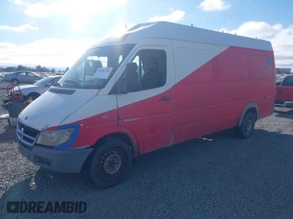 ✅ 2005 Dodge Sprinter • VIN: WD2PD744355762983 • Lot: 42806420. Listed on IAAI with 533,330 mi. Free auction sales archive from the USA and detailed vehicle history report at DreamBid. Image 2.