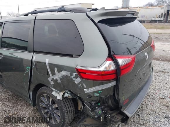 ✅ 2020 Toyota Sienna XLE • VIN: 5TDDZ3DCXLS234533 • Лот: 43755186. Опубликован ранее на IAAI с пробегом 44 910 миль. Бесплатный доступ к архиву аукционных продаж из США и подробный отчёт об истории автомобиля на DreamBid. Изображение 18.