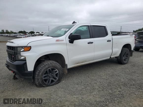 ✅ 2022 Chevrolet Silverado 1500 Custom Trail Boss • VIN: 3GCPYCEL6NG200072 • Lot: 59324305. Wystawiony na Copart z przebiegiem 76 285 mil. Bezpłatny archiwum sprzedaży aukcyjnych z USA i szczegółowy raport historii pojazdu na DreamBid. Zdjęcie 1.