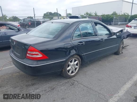 ✅ 2002 Mercedes-Benz C 230/260/280/320 • VIN: WDBRF64J72E009116 • Lot: 43029859. Wystawiony na IAAI z przebiegiem Nie podano. Bezpłatny archiwum sprzedaży aukcyjnych z USA i szczegółowy raport historii pojazdu na DreamBid. Zdjęcie 4.