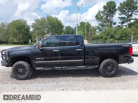 ✅ 2016 Chevrolet Silverado 2500HD LTZ • VIN: 1GC1KWE84GF278357 • Lot: 43048273. Listed on IAAI with 303,951 mi. Free auction sales archive from the USA and detailed vehicle history report at DreamBid. Image 14.