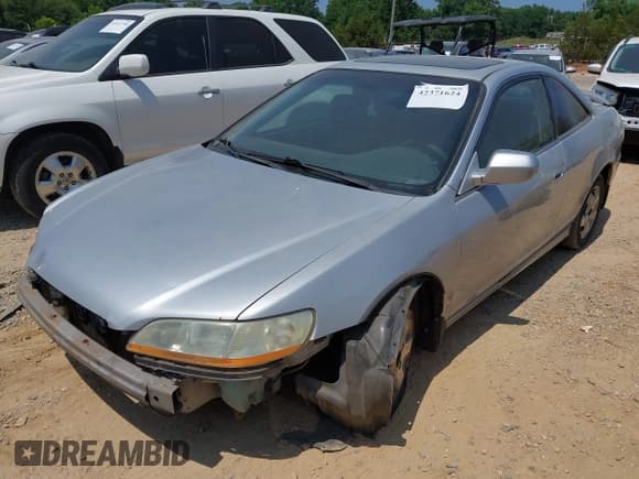 ✅ 2001 Honda Accord EX • VIN: 1HGCG31581A025438 • Lot: 42371624. Wystawiony na IAAI z przebiegiem 267 059 mil. Bezpłatny archiwum sprzedaży aukcyjnych z USA i szczegółowy raport historii pojazdu na DreamBid. Zdjęcie 16.