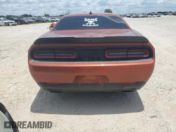 ✅ 2022 Dodge Challenger R/T • VIN: 2C3CDZBTXNH249894 • Lot: 61948954. Wystawiony na Copart z przebiegiem 23 139 mil. Bezpłatny archiwum sprzedaży aukcyjnych z USA i szczegółowy raport historii pojazdu na DreamBid. Zdjęcie 6.