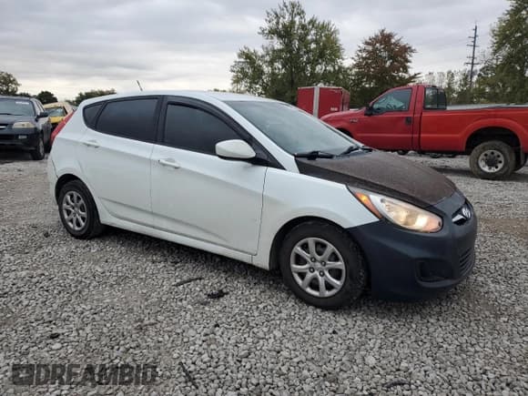 ✅ 2013 Hyundai Accent GS • VIN: KMHCT5AE0DU106454 • Лот: 76080744. Опубликован ранее на Copart с пробегом 180 514 миль. Бесплатный доступ к архиву аукционных продаж из США и подробный отчёт об истории автомобиля на DreamBid. Изображение 4.
