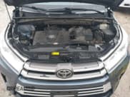 ✅ 2018 Toyota Highlander LE • VIN: 5TDBZRFH0JS840018 • Lot: 41621355. Wystawiony na IAAI z przebiegiem 128 495 mil. Bezpłatny archiwum sprzedaży aukcyjnych z USA i szczegółowy raport historii pojazdu na DreamBid. Zdjęcie 10.