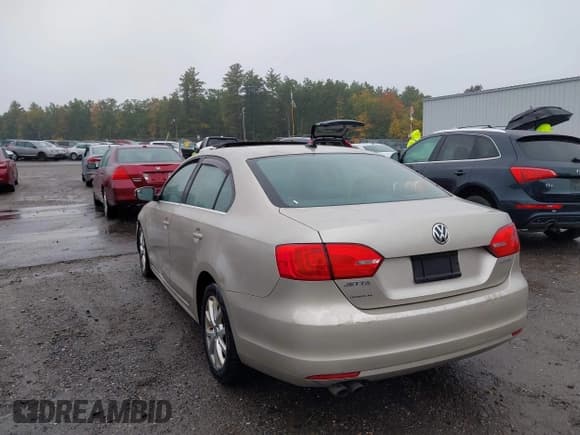 ✅ 2013 Volkswagen Jetta SE • VIN: 3VWDP7AJ9DM214434 • Lot: 43285239. Wystawiony na IAAI z przebiegiem 120 446 mil. Bezpłatny archiwum sprzedaży aukcyjnych z USA i szczegółowy raport historii pojazdu na DreamBid. Zdjęcie 3.