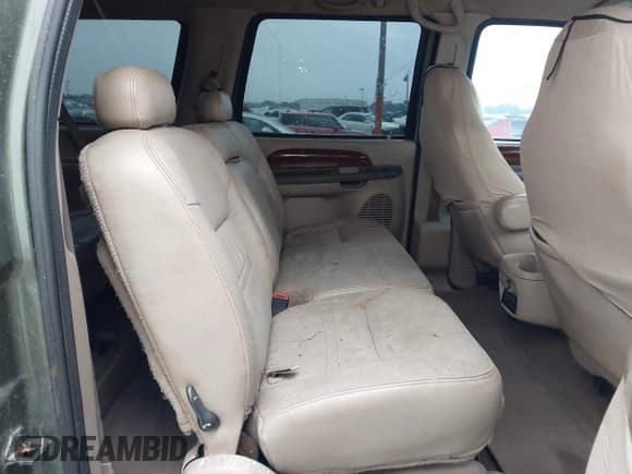 ✅ 2001 Ford Excursion Limited • VIN: 1FMNU42F11EB75196 • Lot: 42492604. Wystawiony na IAAI z przebiegiem 133 202 mil. Bezpłatny archiwum sprzedaży aukcyjnych z USA i szczegółowy raport historii pojazdu na DreamBid. Zdjęcie 8.