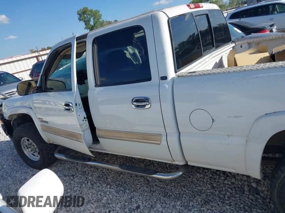 ✅ 2005 Chevrolet Silverado 2500HD • VIN: 1GCHK23255F939672 • Lot: 43234847. Listed on IAAI with Not provided. Free auction sales archive from the USA and detailed vehicle history report at DreamBid. Image 14.