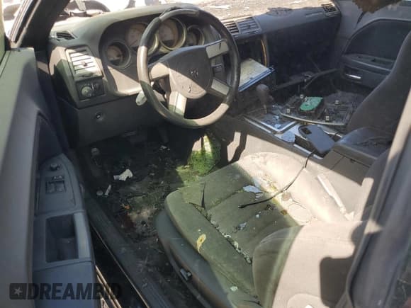 ✅ 2010 Dodge Challenger SE • VIN: 2B3CJ4DV1AH104213 • Lot: 72182844. Wystawiony na Copart z przebiegiem Nie podano. Bezpłatny archiwum sprzedaży aukcyjnych z USA i szczegółowy raport historii pojazdu na DreamBid. Zdjęcie 8.