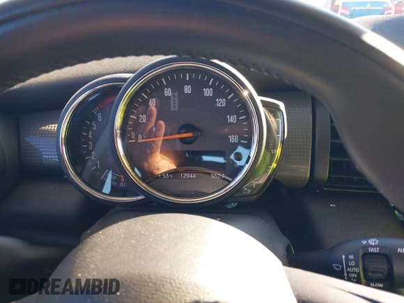 ✅ 2020 MINI Hardtop 4 Door Cooper • VIN: WMWXU7C07L2M08900 • Lot: 43640448. Wystawiony na IAAI z przebiegiem 12 944 mil. Bezpłatny archiwum sprzedaży aukcyjnych z USA i szczegółowy raport historii pojazdu na DreamBid. Zdjęcie 7.