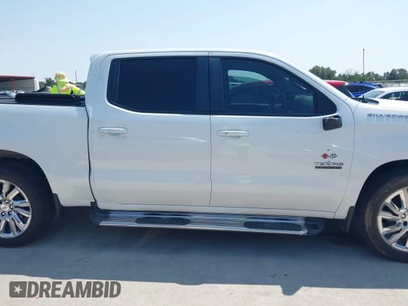 ✅ 2020 Chevrolet Silverado 1500 LT • VIN: 3GCPWCED6LG245735 • Lot: 43181278. Wystawiony na IAAI z przebiegiem 48 093 mil. Bezpłatny archiwum sprzedaży aukcyjnych z USA i szczegółowy raport historii pojazdu na DreamBid. Zdjęcie 14.