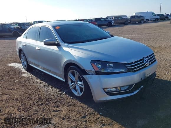 ✅ 2013 Volkswagen Passat SEL Premium • VIN: 1VWCN7A3XDC122298 • Lot: 42965906. Wystawiony na IAAI z przebiegiem 126 816 mil. Bezpłatny archiwum sprzedaży aukcyjnych z USA i szczegółowy raport historii pojazdu na DreamBid. Zdjęcie 1.