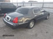 ✅ 1999 Lincoln Town Car Executive • VIN: 1LNHM81W2XY708640 • Lot: 43749713. Wystawiony na IAAI z przebiegiem 156 901 mil. Bezpłatny archiwum sprzedaży aukcyjnych z USA i szczegółowy raport historii pojazdu na DreamBid. Zdjęcie 4.