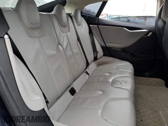 ✅ 2013 Tesla Model S Performance • VIN: 5YJSA1DP7DFP07140 • Lot: 90340515. Wystawiony na Copart z przebiegiem 92 686 mil. Bezpłatny archiwum sprzedaży aukcyjnych z USA i szczegółowy raport historii pojazdu na DreamBid. Zdjęcie 10.