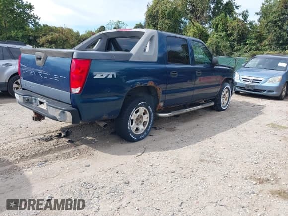 ✅ 2005 Chevrolet Avalanche Z71 • VIN: 3GNEK12Z05G182214 • Lot: 43382508. Listed on IAAI with 247,755 mi. Free auction sales archive from the USA and detailed vehicle history report at DreamBid. Image 4.