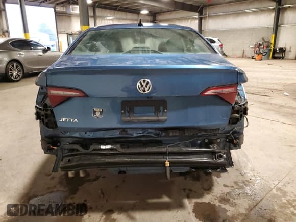 ✅ 2019 Volkswagen Jetta SEL Premium • VIN: 3VWGB7BU3KM204192 • Лот: 42998645. Опубликован ранее на Copart с пробегом 25 621 миль. Бесплатный доступ к архиву аукционных продаж из США и подробный отчёт об истории автомобиля на DreamBid. Изображение 6.