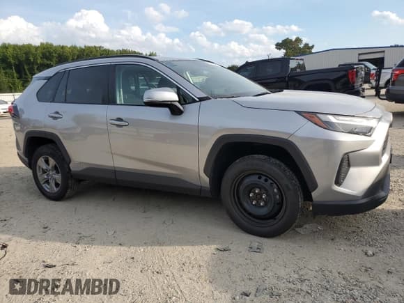 ✅ 2022 Toyota RAV4 Hybrid XLE • VIN: 4T3RWRFV2NU050401 • Lot: 81446325. Wystawiony na Copart z przebiegiem 107 537 mil. Bezpłatny archiwum sprzedaży aukcyjnych z USA i szczegółowy raport historii pojazdu na DreamBid. Zdjęcie 4.