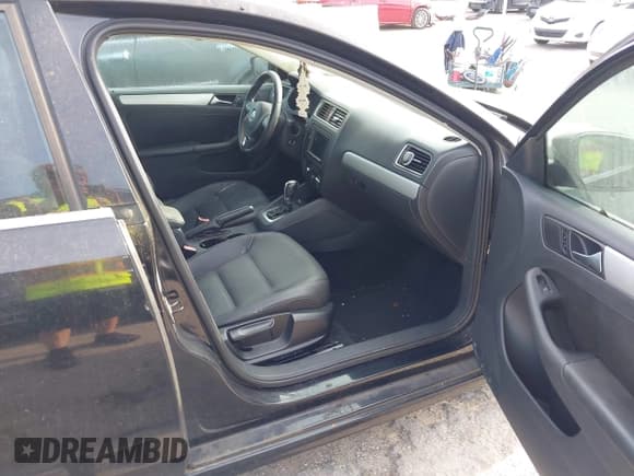 ✅ 2011 Volkswagen Jetta SEL • VIN: 3VWLX7AJ6BM394822 • Лот: 42360987. Опубликован ранее на IAAI с пробегом 173 310 миль. Бесплатный доступ к архиву аукционных продаж из США и подробный отчёт об истории автомобиля на DreamBid. Изображение 5.