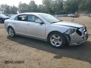 2010 Chevrolet Malibu 1LT z VIN 1G1ZC5EB0AF241943, wystawiony jako Copart lot #83799195 z przebiegiem 83 137 mil mil oraz Szkoda całkowita • Salvage title. Historia ofert i sprzedaży dostępna na DreamBid. Obrazek 4.