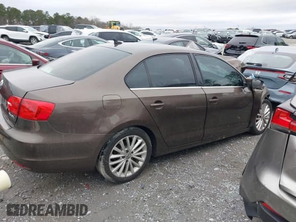 ✅ 2011 Volkswagen Jetta SEL • VIN: 3VWLX7AJ1BM368760 • Лот: 41259990. Опубликован ранее на IAAI с пробегом Не указан. Бесплатный доступ к архиву аукционных продаж из США и подробный отчёт об истории автомобиля на DreamBid. Изображение 13.