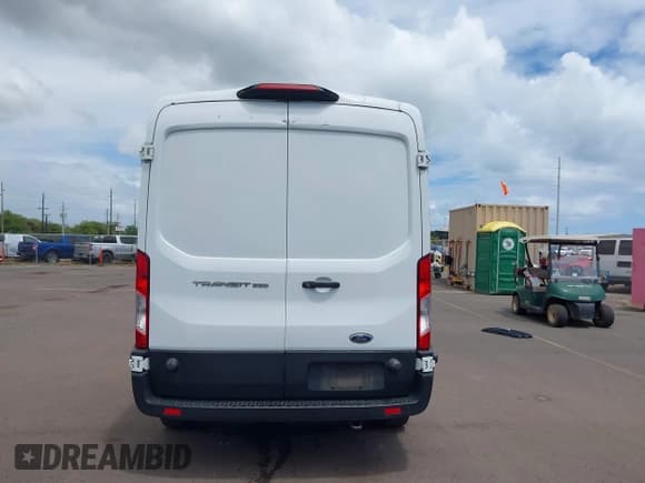 ✅ 2019 Ford Transit • VIN: 1FTYR2CM8KKB76756 • Lot: 42015010. Wystawiony na IAAI z przebiegiem 97 250 mil. Bezpłatny archiwum sprzedaży aukcyjnych z USA i szczegółowy raport historii pojazdu na DreamBid. Zdjęcie 17.