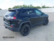 ✅ 2019 Jeep Cherokee Trailhawk Elite • VIN: 1C4PJMBX4KD137211 • Lot: 43194371. Wystawiony na IAAI z przebiegiem 112 621 mil. Bezpłatny archiwum sprzedaży aukcyjnych z USA i szczegółowy raport historii pojazdu na DreamBid. Zdjęcie 4.