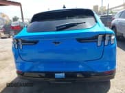 ✅ 2023 Ford Mustang Mach-E Premium • VIN: 3FMTK3R73PMA66134 • Lot: 42103326. Wystawiony na IAAI z przebiegiem 13 874 mil. Bezpłatny archiwum sprzedaży aukcyjnych z USA i szczegółowy raport historii pojazdu na DreamBid. Zdjęcie 16.