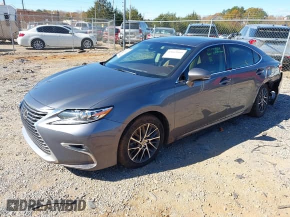✅ 2018 Lexus ES 350 • VIN: 58ABK1GG7JU114751 • Лот: 43665069. Опубликован ранее на IAAI с пробегом 151 999 миль. Бесплатный доступ к архиву аукционных продаж из США и подробный отчёт об истории автомобиля на DreamBid. Изображение 17.