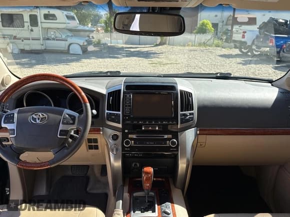 ✅ 2013 Toyota Land Cruiser • VIN: JTMHY7AJ2D4011527 • Lot: 81265935. Wystawiony na Copart z przebiegiem 147 159 mil. Bezpłatny archiwum sprzedaży aukcyjnych z USA i szczegółowy raport historii pojazdu na DreamBid. Zdjęcie 9.