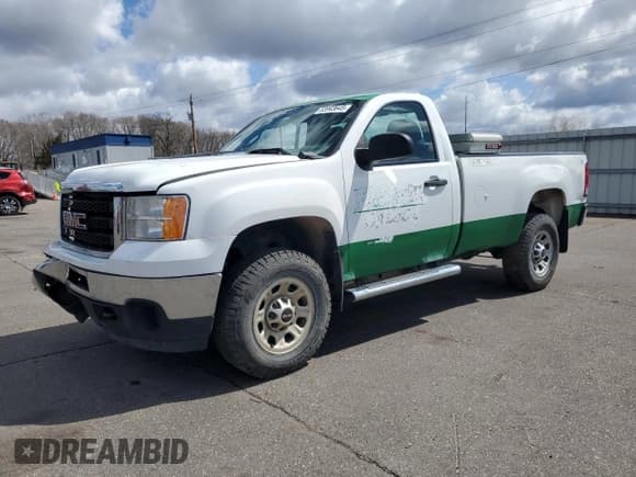 ✅ 2011 GMC Sierra 2500HD Work Truck • VIN: 1GT02ZCG2BF210624 • Lot: 53943645. Listed on Copart with 208,695 mi. Free auction sales archive from the USA and detailed vehicle history report at DreamBid. Image 1.