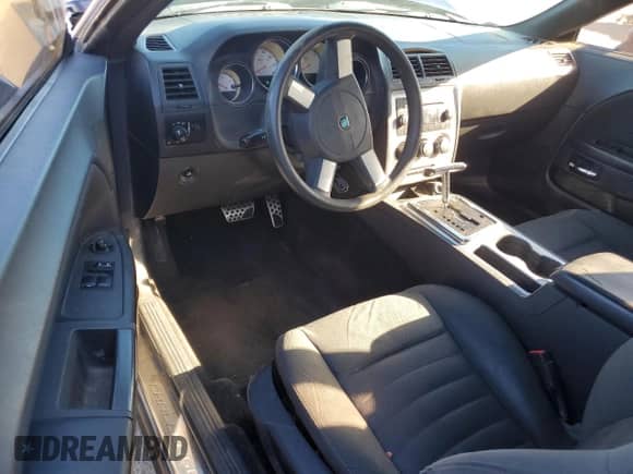 2009 Dodge Challenger SE с VIN 2B3LJ44V09H589522, выставлен на аукционе Copart как лот 84022225 с пробегом 178 766 миль миль и Списание • Salvage title. История ставок и продаж доступна на DreamBid. Изображение 8.