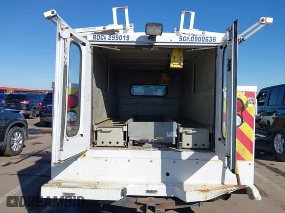 ✅ 2011 Ford F-250 XL • VIN: 1FDBF2A61BEC77909 • Lot: 43633747. Listed on IAAI with 242,631 mi. Free auction sales archive from the USA and detailed vehicle history report at DreamBid. Image 8.