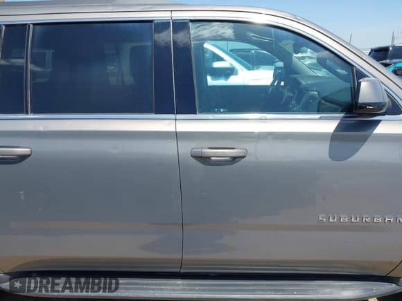 ✅ 2017 Chevrolet Suburban LS • VIN: 1GNSCGKC1HR255223 • Lot: 42754425. Wystawiony na IAAI z przebiegiem 154 612 mil. Bezpłatny archiwum sprzedaży aukcyjnych z USA i szczegółowy raport historii pojazdu na DreamBid. Zdjęcie 13.