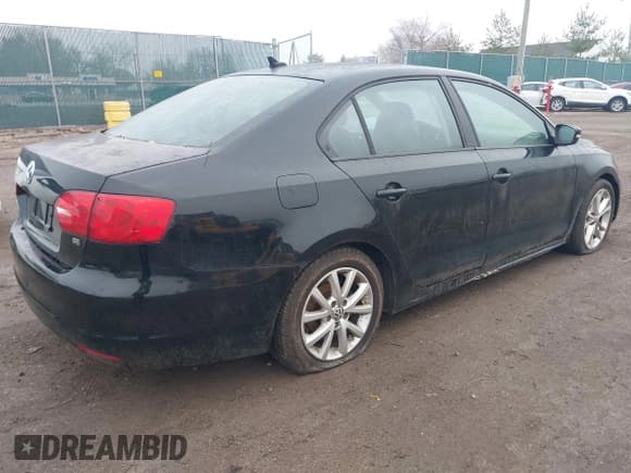 ✅ 2014 Volkswagen Jetta SE • VIN: 3VWD17AJ9EM234976 • Lot: 43764469. Wystawiony na IAAI z przebiegiem 154 814 mil. Bezpłatny archiwum sprzedaży aukcyjnych z USA i szczegółowy raport historii pojazdu na DreamBid. Zdjęcie 4.