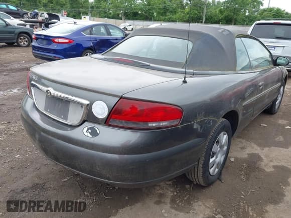✅ 2005 Chrysler Sebring • VIN: 1C3EL45X95N518231 • Lot: 42438830. Listed on IAAI with 176,877 mi. Free auction sales archive from the USA and detailed vehicle history report at DreamBid. Image 4.