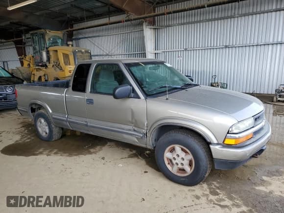 ✅ 2002 Chevrolet S-10 LS • VIN: 1GCDT19WX28203312 • Лот: 50012275. Опубликован ранее на Copart с пробегом 253 514 миль. Бесплатный доступ к архиву аукционных продаж из США и подробный отчёт об истории автомобиля на DreamBid. Изображение 4.