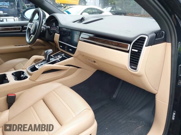 ✅ 2019 Porsche Cayenne • VIN: WP1AA2AY5KDA17503 • Lot: 42502368. Wystawiony na IAAI z przebiegiem 46 786 mil. Bezpłatny archiwum sprzedaży aukcyjnych z USA i szczegółowy raport historii pojazdu na DreamBid. Zdjęcie 5.