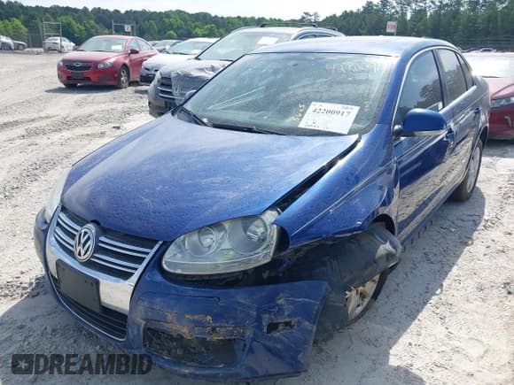 ✅ 2009 Volkswagen Jetta SE • VIN: 3VWRZ71K99M159242 • Lot: 42200917. Listed on IAAI with 226,285 mi. Free auction sales archive from the USA and detailed vehicle history report at DreamBid. Image 19.