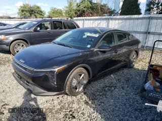 ✅ 2025 Kia K4 LXS • VIN: 3KPFT4DE8SE167439 • Lot: 71085105. Wystawiony na Copart z przebiegiem 21 mil. Bezpłatny archiwum sprzedaży aukcyjnych z USA i szczegółowy raport historii pojazdu na DreamBid. Zdjęcie 1.