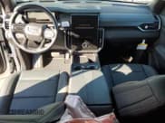 ✅ 2024 GMC Acadia AWD AT4 • VIN: 1GKENPKS8RJ198708 • Lot: 51454355. Wystawiony na Copart z przebiegiem 2 261 mil. Bezpłatny archiwum sprzedaży aukcyjnych z USA i szczegółowy raport historii pojazdu na DreamBid. Zdjęcie 8.